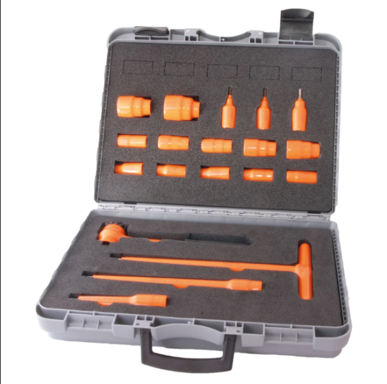 Insulated ratchet set